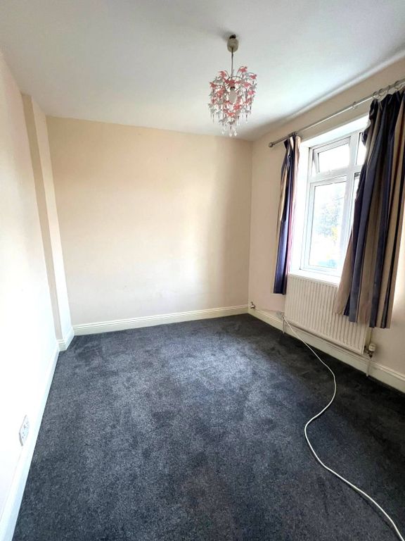 Property photo 3 of 11 2