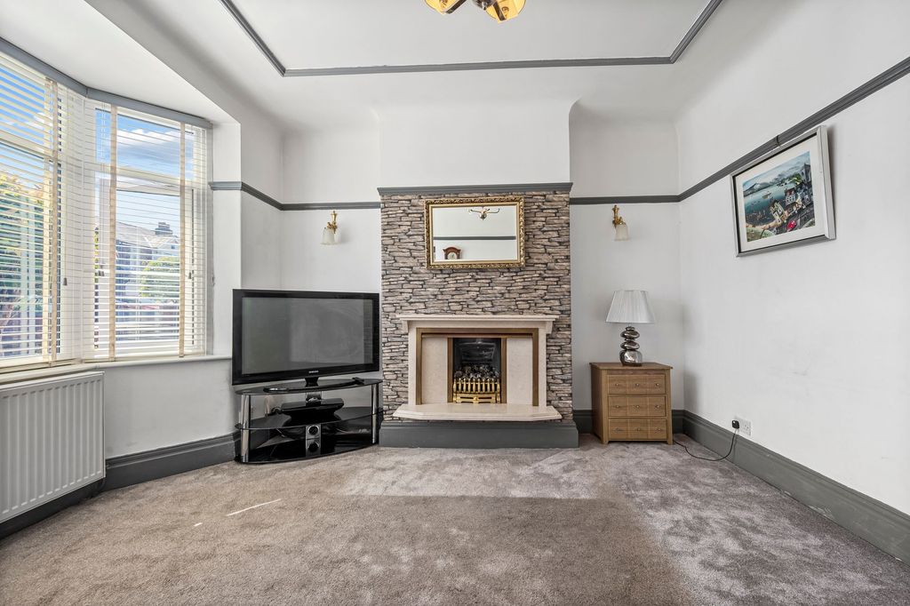 Property photo 2 of 35