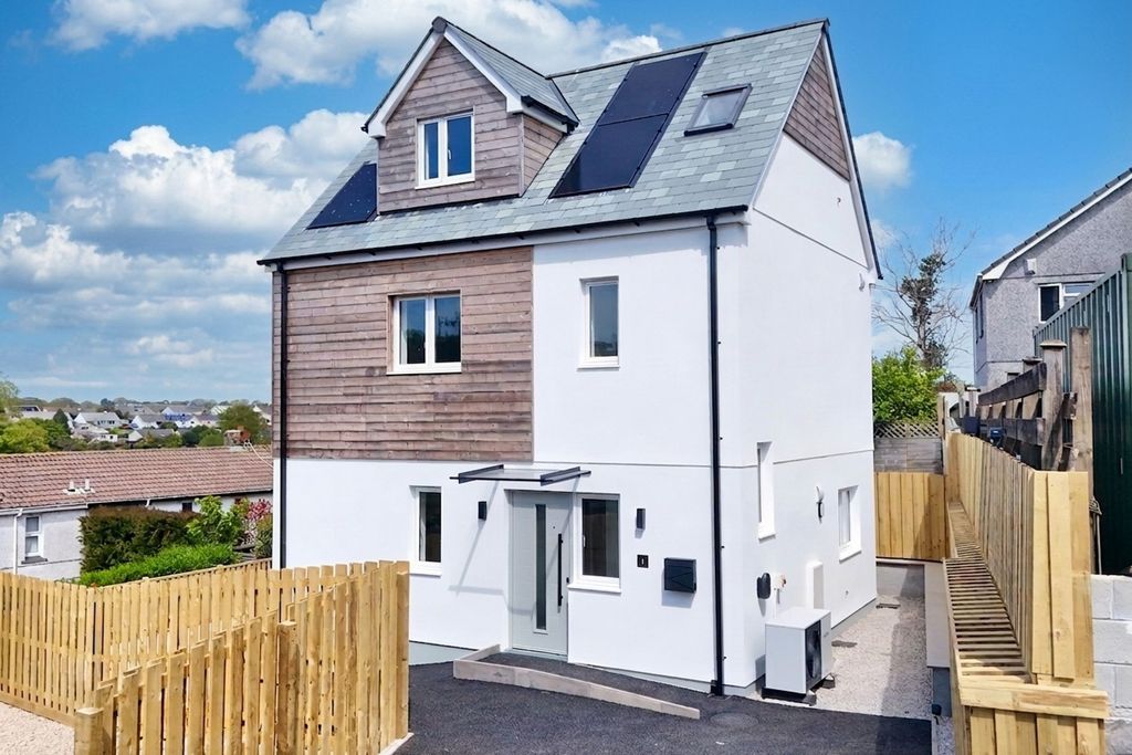 3 bed detached house for saleHolly Tree Lane, Penryn TR10
