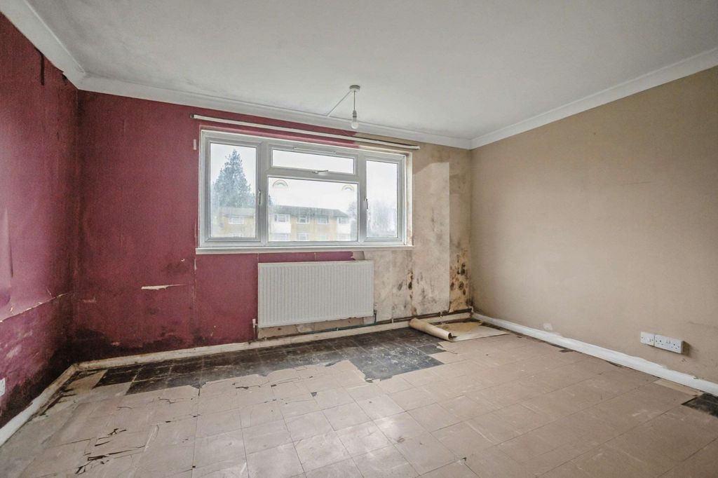 Property photo 2 of 16 21 Chenies Close, Tunbridge Wells, Kent, Tn2 5Ll