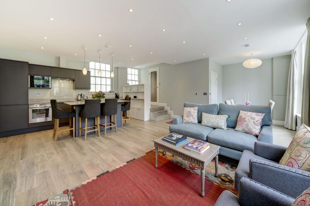 Property photo 1 of 10 (Main)