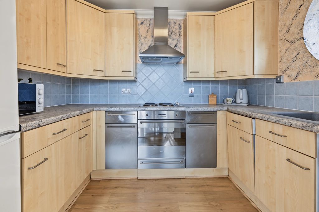 Property photo 3 of 15 5690564