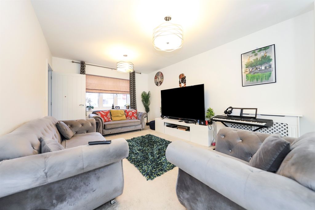 Property photo 3 of 19