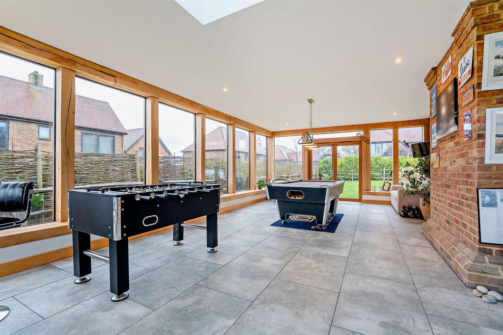 Property photo 3 of 38 8634058-Interior14-800.Jpg