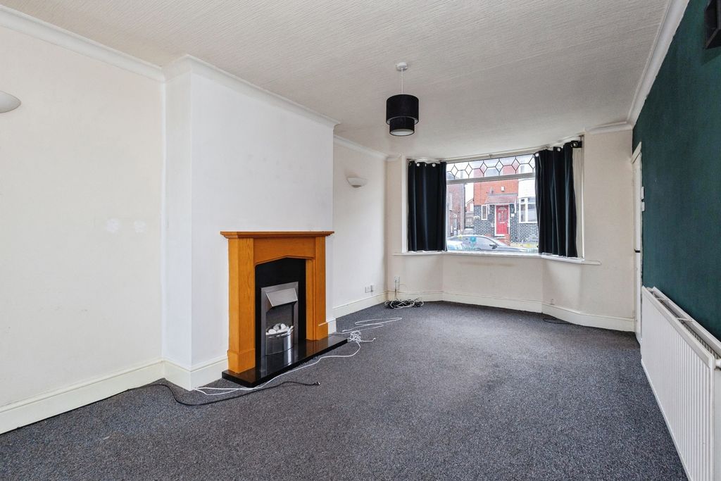 Property photo 3 of 18 Living Room