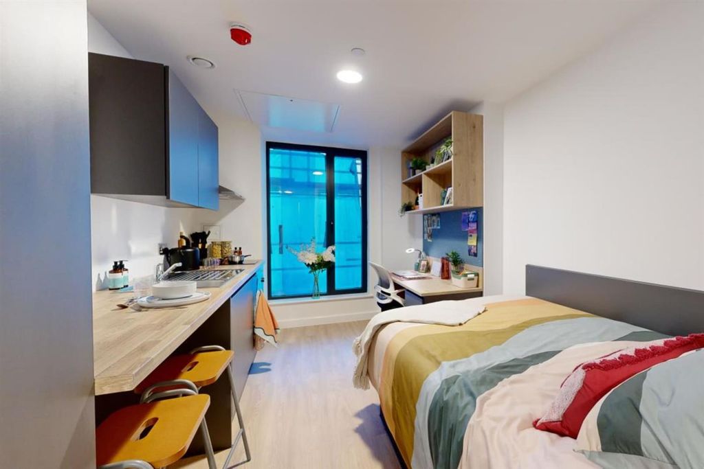 Property photo 3 of 24