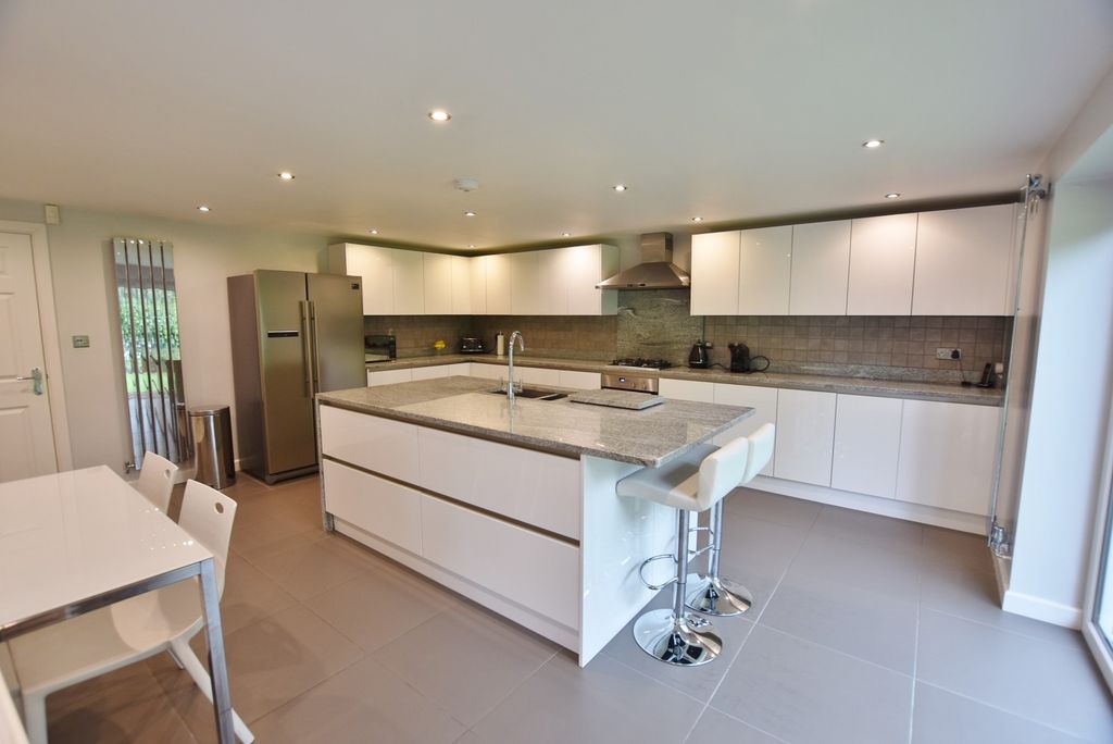 Property photo 3 of 12 Kitchen