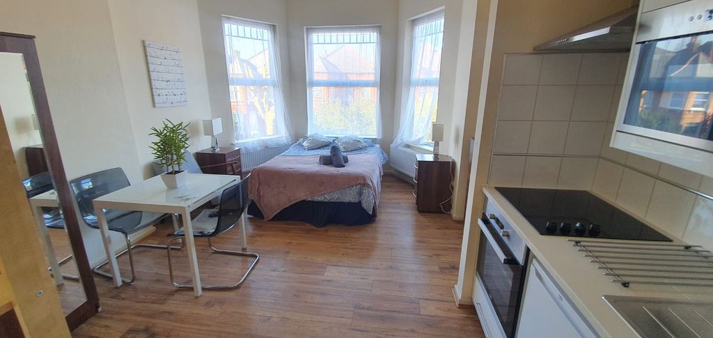 Property photo 1 of 3