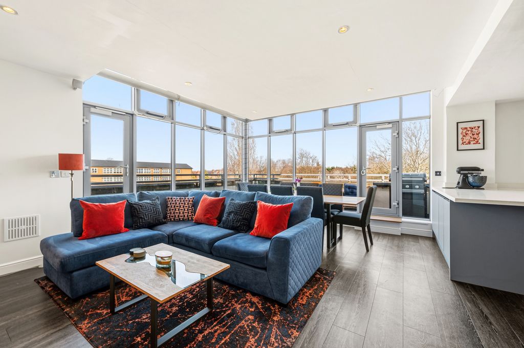 Property photo 1 of 18 Picture No. 04