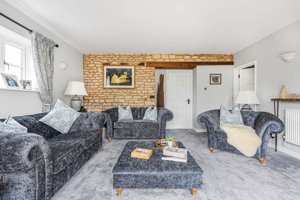 Property photo 2 of 43