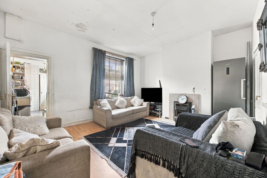 Property photo 2 of 14