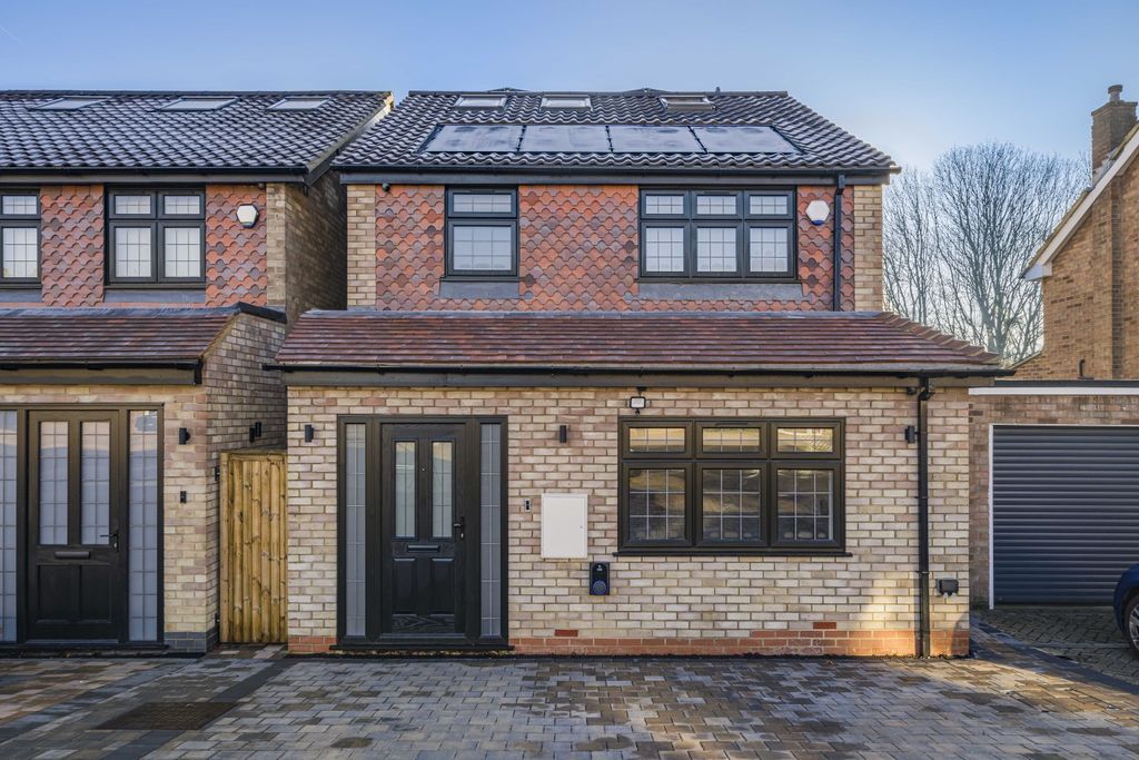 Property photo 2 of 36 Presented By Clinton At Ewemove Bexleyheath And D