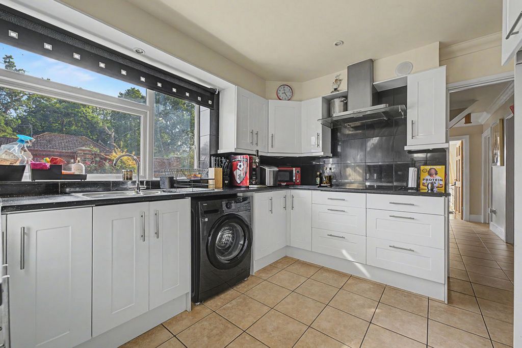 Property photo 3 of 42