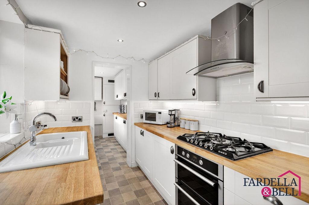 Property photo 2 of 32