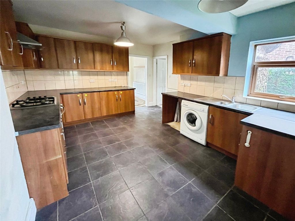 Property photo 3 of 12 Kitchen