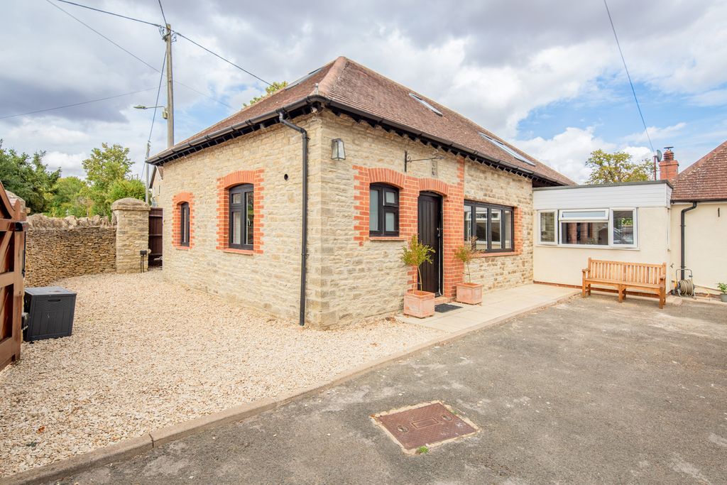 Property photo 2 of 23 Coach House