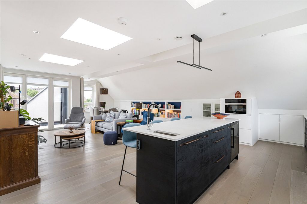 Property photo 1 of 16 Kitchen/ Reception