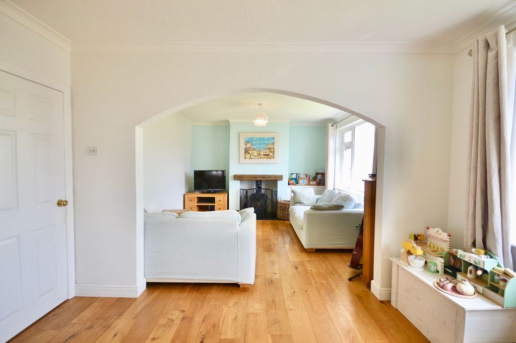 Property photo 2 of 31