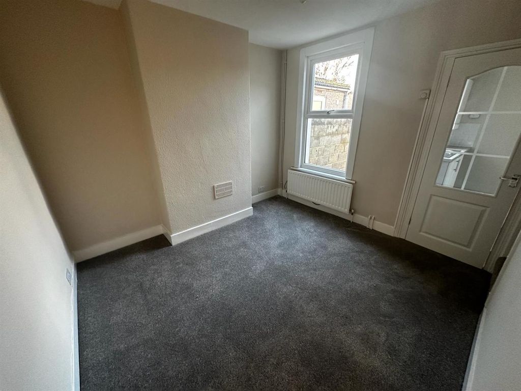 Property photo 3 of 11 Dining Room