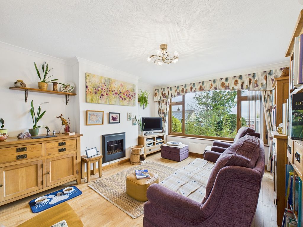 Property photo 2 of 19 Lounge