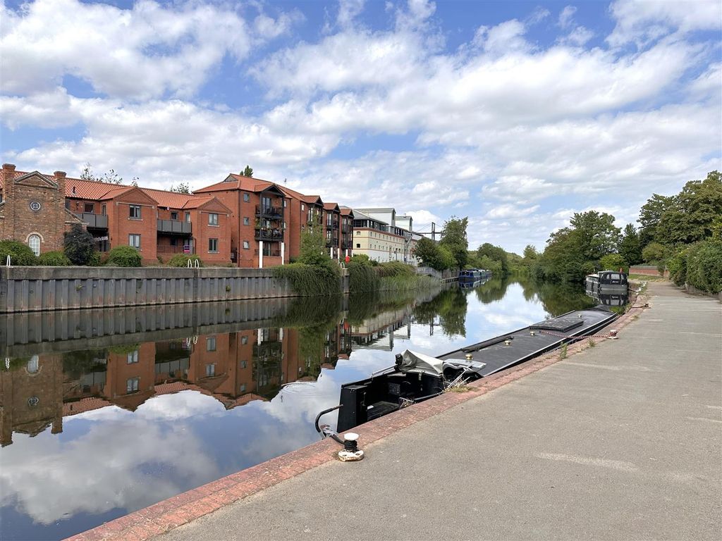 Property photo 3 of 18 Lovely Riverside Setting 939