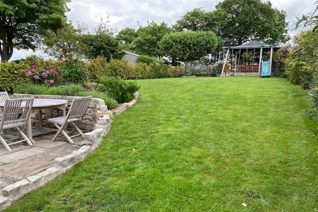 Property photo 3 of 32 Garden