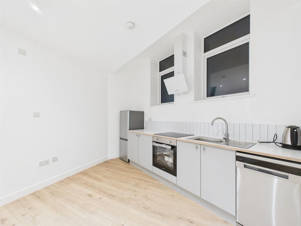 Property photo 3 of 6 Cam04237G0-Pr0246-Still003.Jpg