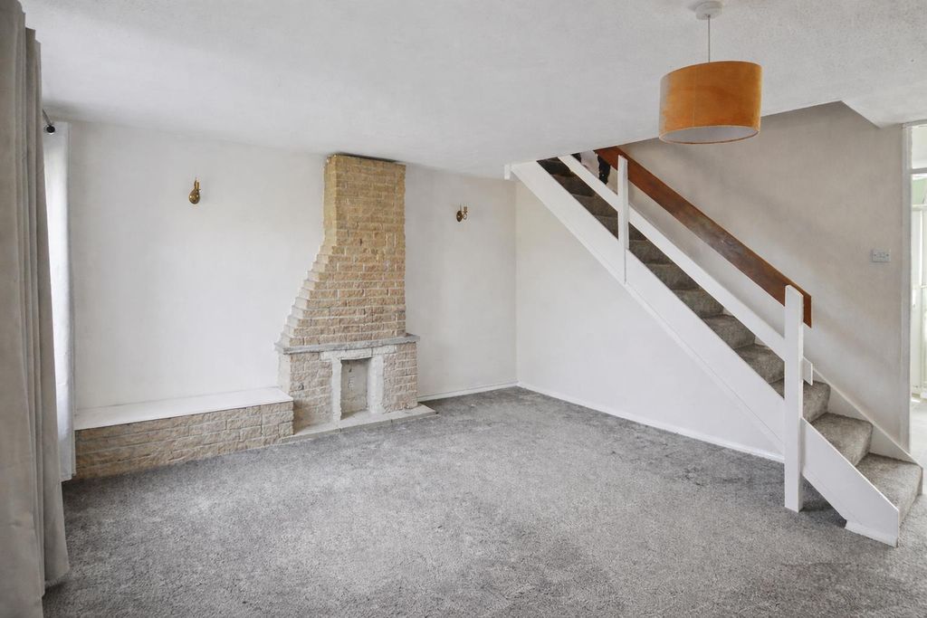 Property photo 3 of 21 Lounge