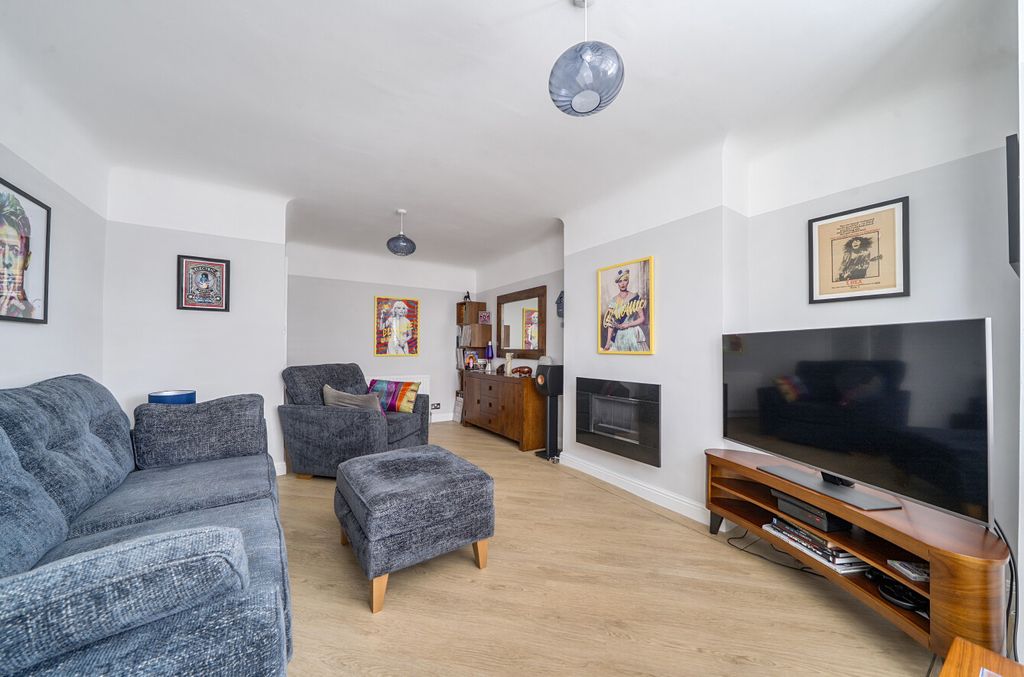 Property photo 2 of 14 1472099-26-6A205d...