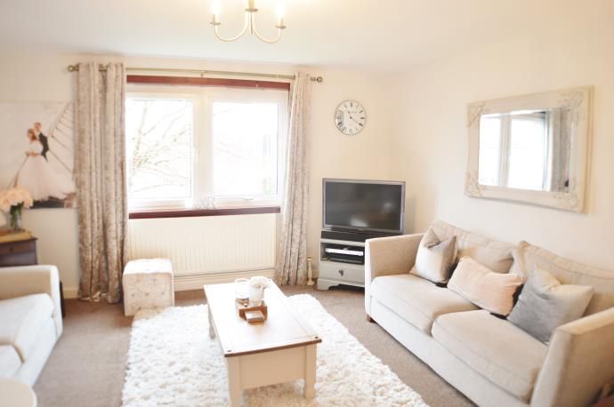 Property photo 2 of 8 Lounge