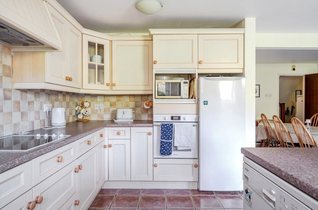 Property photo 3 of 12 Kitchen