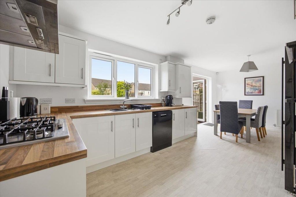 Property photo 3 of 23 13-50_Farm_Wynd_Kirkintilloch_013.Jpg