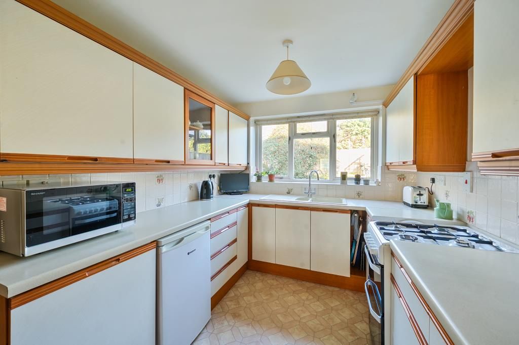 Property photo 3 of 20 Kitchen