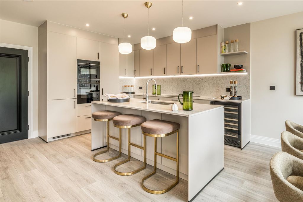 Additional image 12 of 5 bed property for salePlot 4, Chase View, Spring Court Road, Enfield EN2