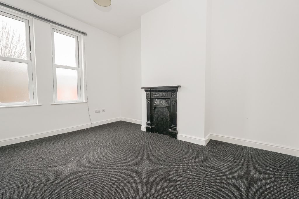 Property photo 2 of 18 4695471