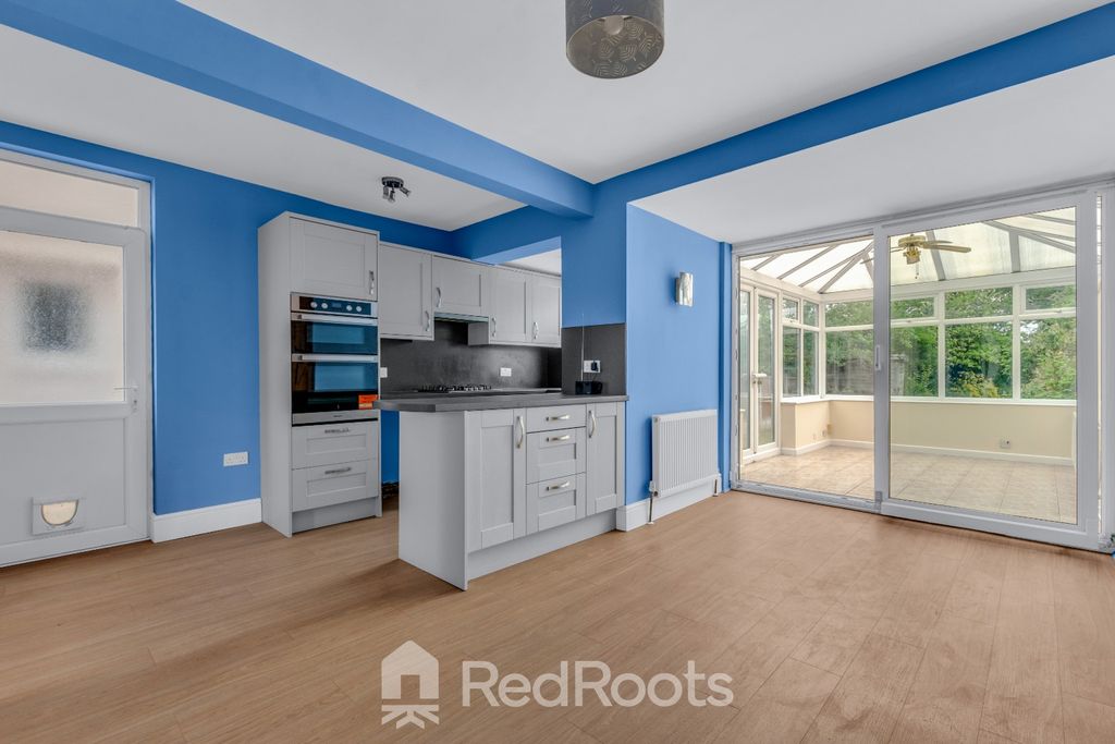 Property photo 3 of 28 4943464