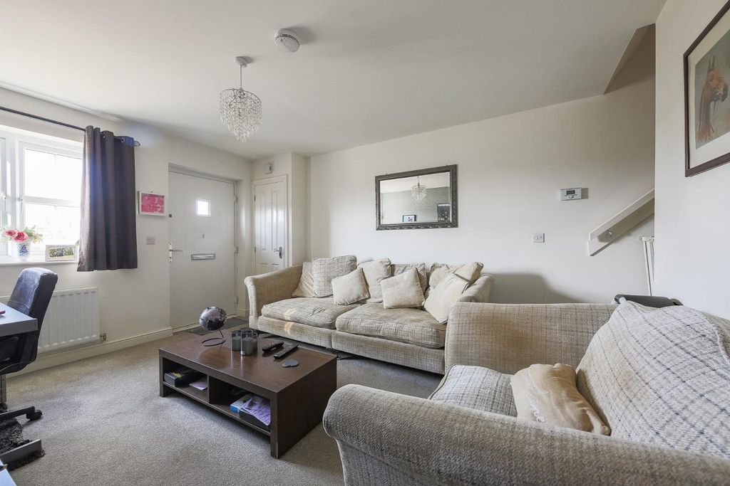 Property photo 3 of 10 Living Room