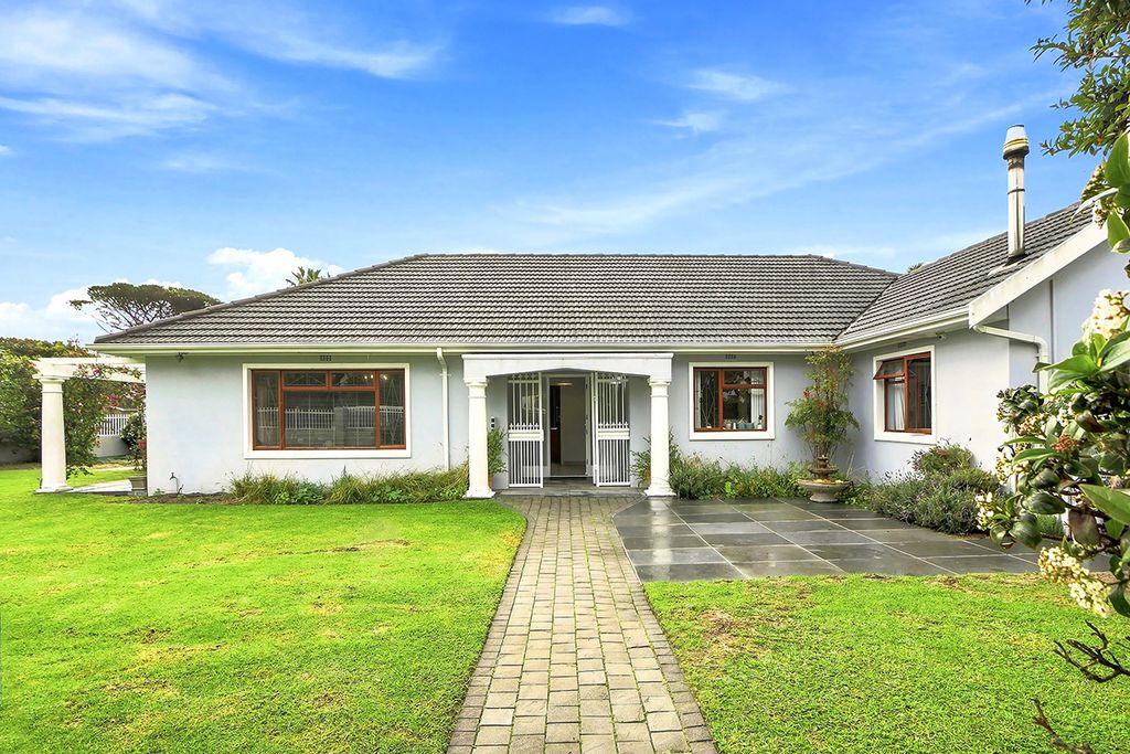 Property photo 3 of 40