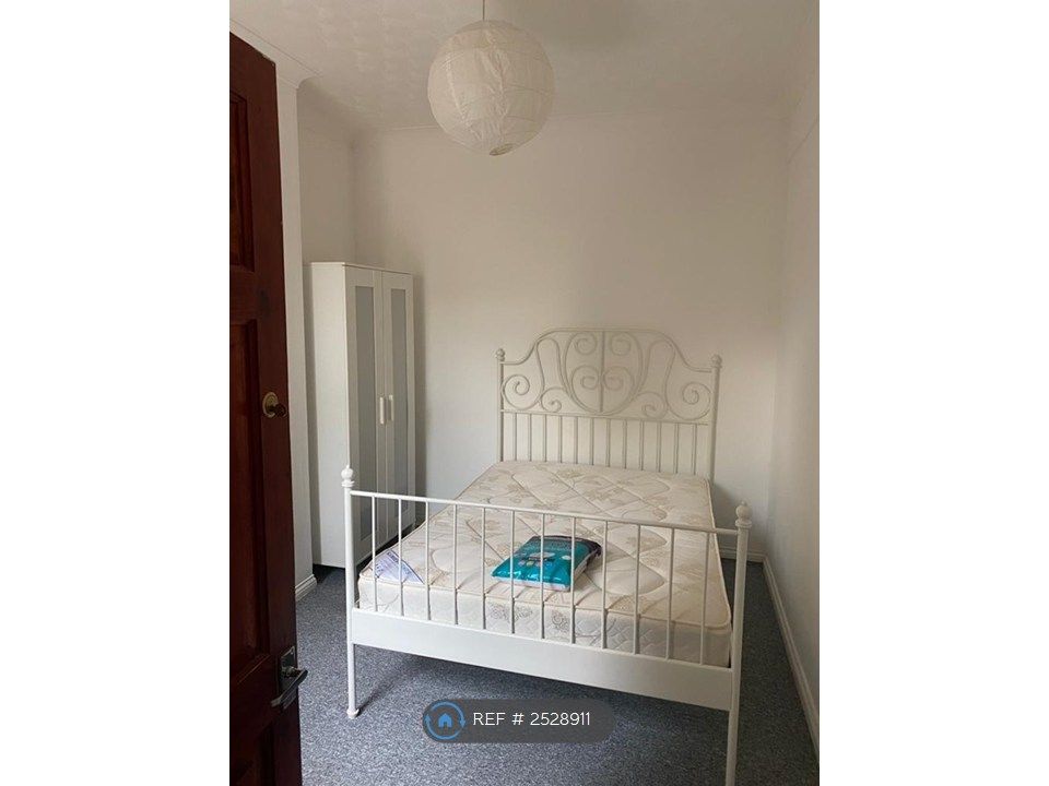 Property photo 2 of 10 Bedroom