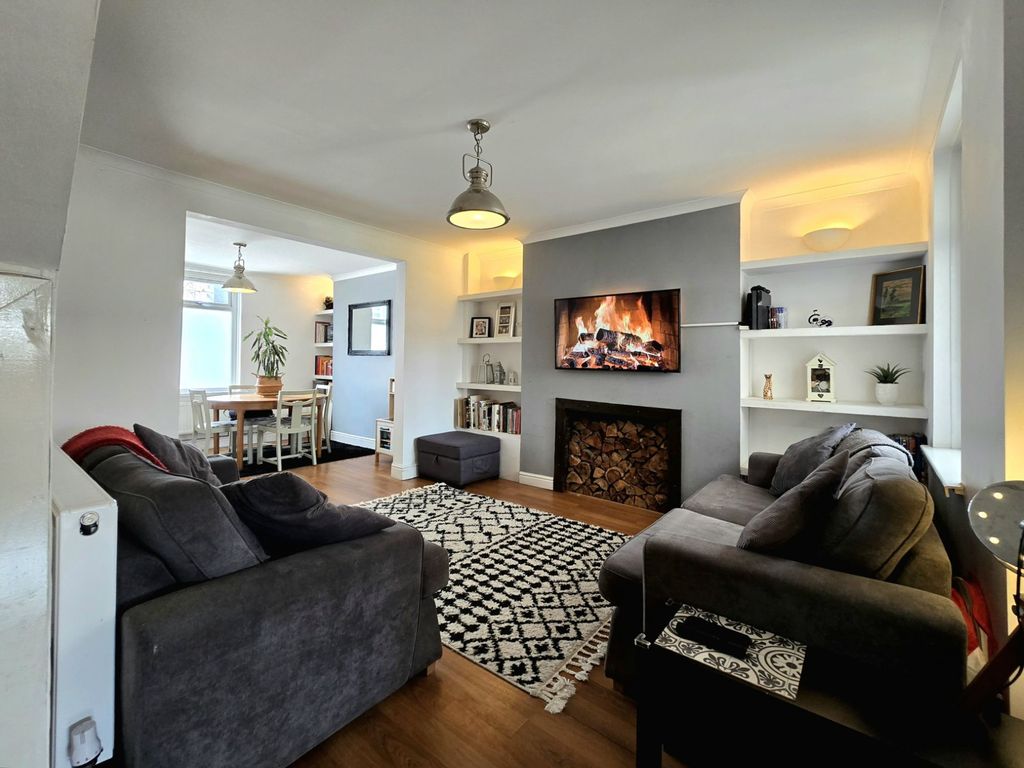 Property photo 2 of 34