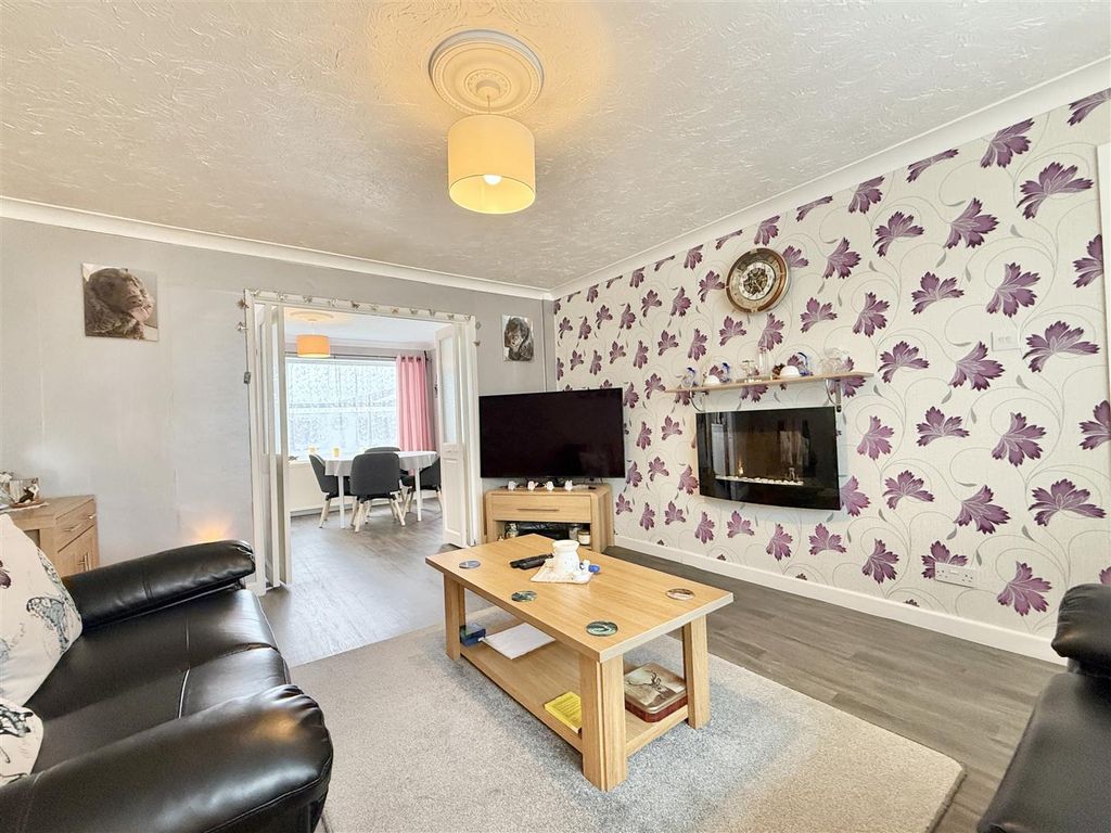 Property photo 3 of 24 Living  Room.Jpeg