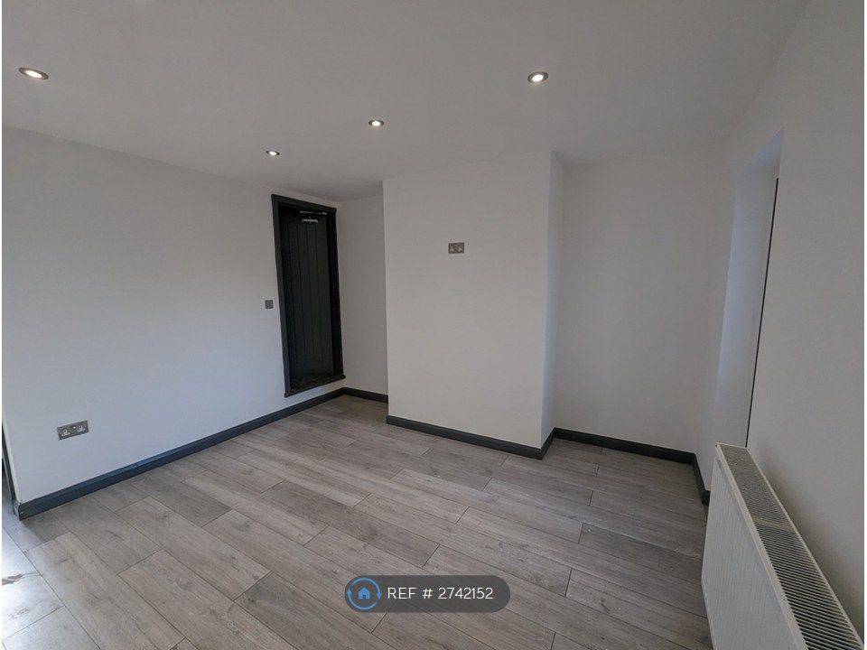 Property photo 3 of 23 Living Room