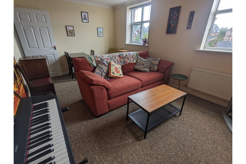 Property photo 3 of 9 Living Area