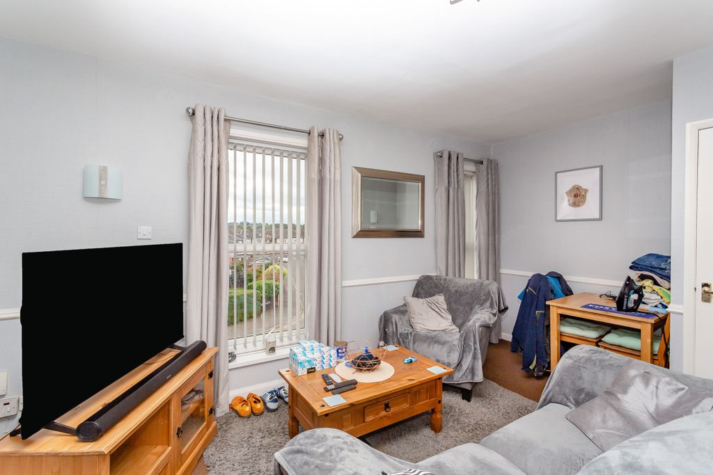 Property photo 3 of 24 St Catherine Villas, Doncaster Road, Wakefield, Wf1 5Hf