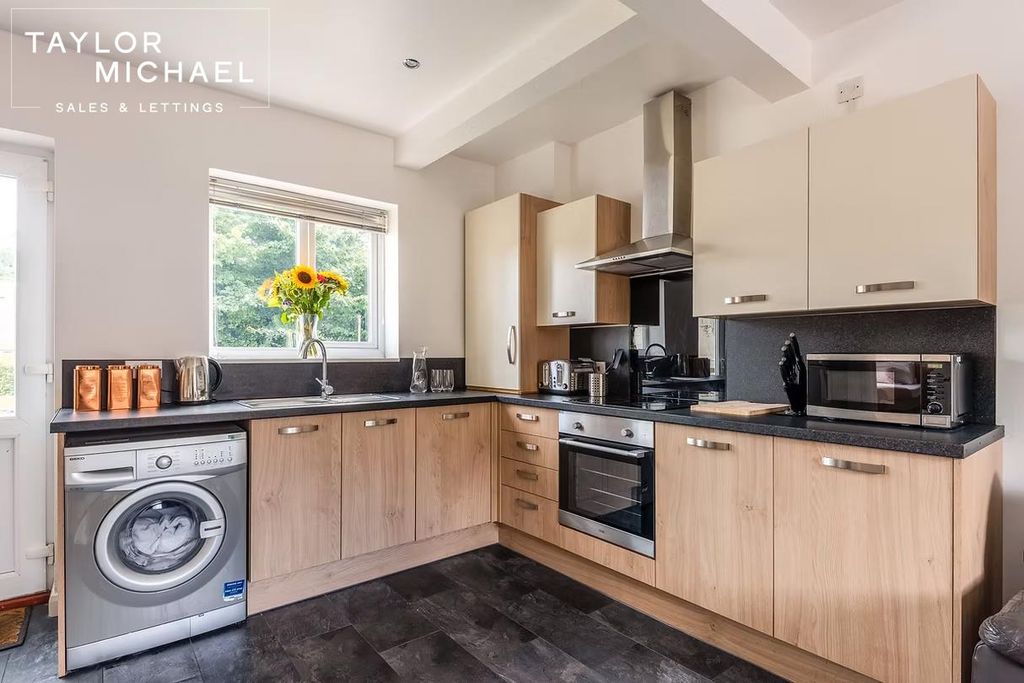 Property photo 3 of 13 Kitchen