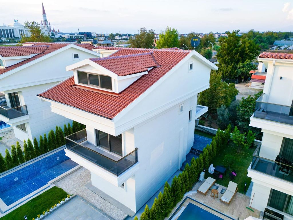Property photo 3 of 16 Sensational Villa In Belek For Sale With A Private Pool - Private Pool And Garden