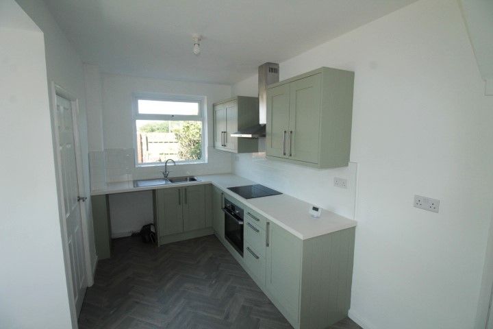 Property photo 2 of 11 Kitchen