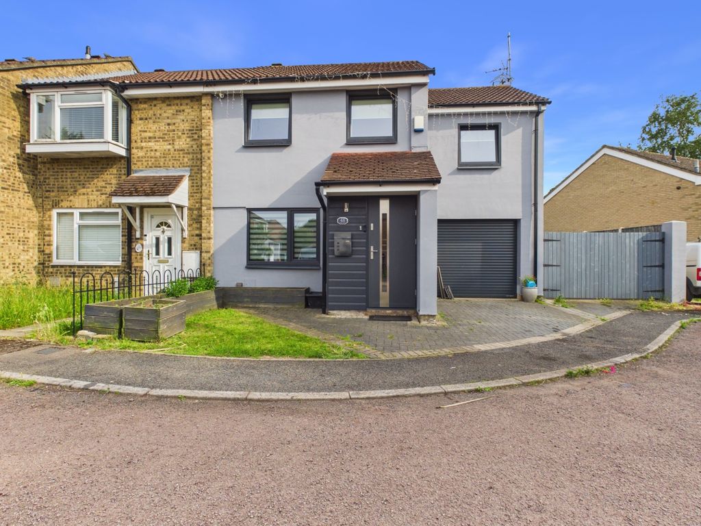 Property photo 1 of 17 Cam04922G0-Pr0159-Still024