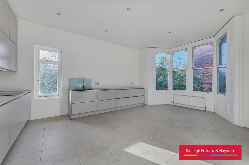 Property photo 2 of 17 Picture No. 26