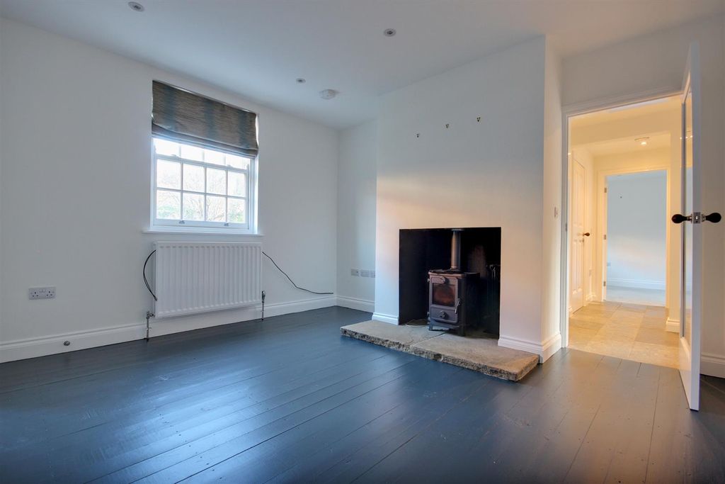 Property photo 2 of 18 Chapel House (16).Jpg